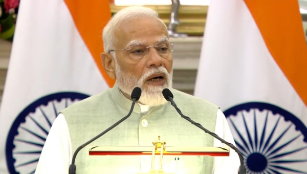 प्रधानमंत्री नरेन्द्र मोदी सोमवार को संवाददाता सम्मेलन को संबोधित करते हुए