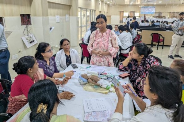 नवजात पुनर्जीवन कार्यशाला में उपस्थित चिकित्सक
