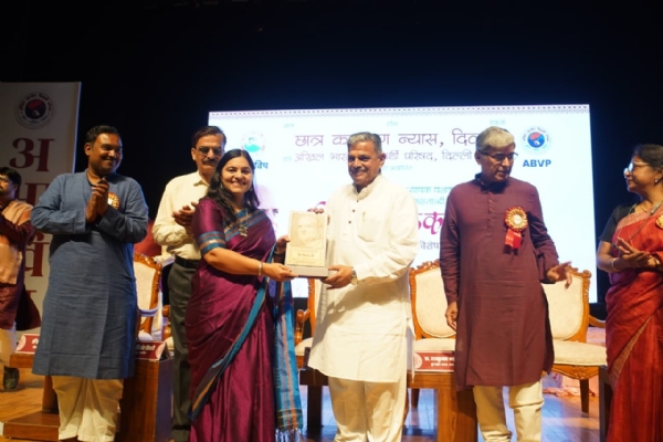 यशवंत राव केलकर के जन्मशती वर्ष के उपलक्ष्य में ‘प्रिय केलकर जी’ विशेष अभिवाचन कार्यक्रम का आयोजन डॉ. श्यामा प्रसाद मुखर्जी सिविक सेंटर में किया गया