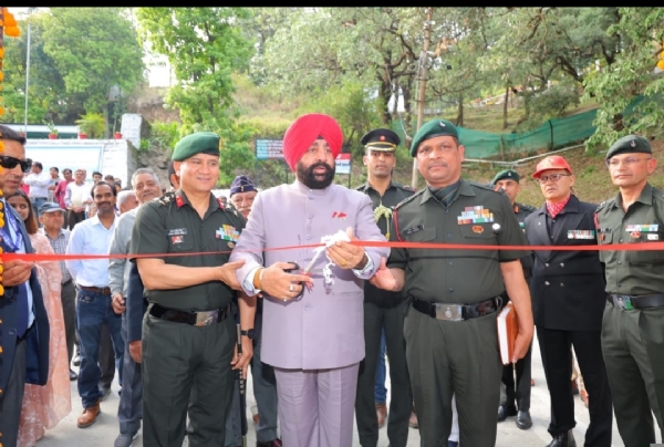 राज्यपाल कार्यक्रम का उदघाटन करते हुए।