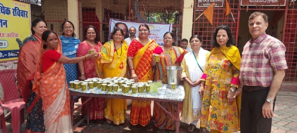 अररिया फोटो: शरबत का वितरण