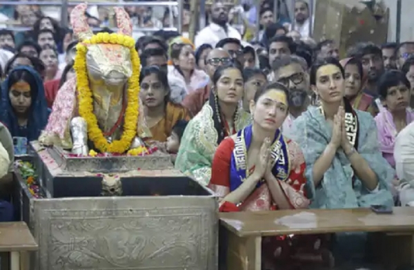 अभिनेत्री तमन्ना भाटिया ने किए बाबा महाकाल के दर्शन, त्रिपुण्ड लगाकर भस्म आरती में हुईं शामिल