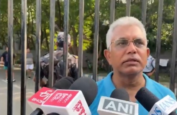 पत्रकारों से मुखातिब पश्चिम बंगाल के ग्रामीण विकास एवं पंचायत मंत्री दिलीप घोष