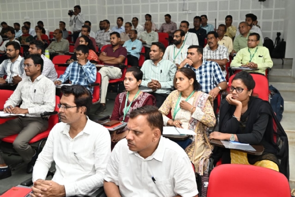 अधिकारियों-कर्मचारियों को हैंड्स-ऑन प्रशिक्षण दिया जा रहा है