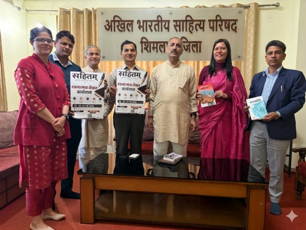 बैठक में उपस्थित मनोज कुमार।