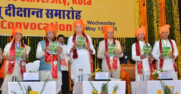 किसानों को उन्नत बीज एवं तकनीक का ज्ञान देकर आत्मनिर्भर बनाएं: राज्यपाल