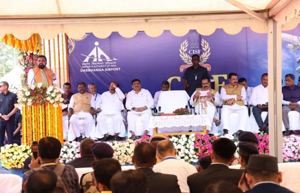 दरभंगा एयरपोर्ट की सुरक्षा सीआईएसएफ को देने वाले कार्यक्रम के दौरान सीएम, जदयू के कार्यकारी अध्यक्ष संजय झा, भाजपा प्रदेश अध्यक्ष संजय सरावगी सहित मंत्री और विधायकगण