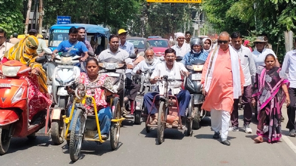 प्रदर्शन के दौरान लिया गया छायाचित्र