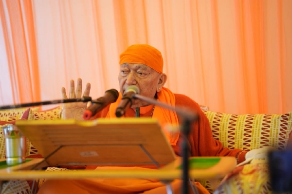 Control your mind by following the path of Vedas, only then will you find happiness and peace - Swami Ram Swaroop Ji