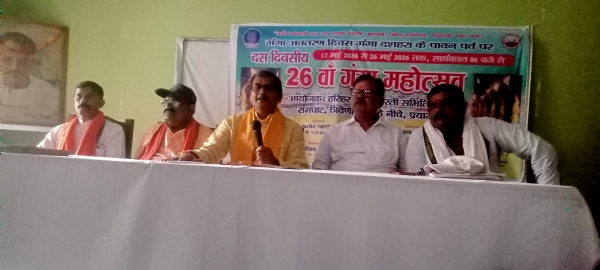 गंगा महोत्सव के संबंध में जानकारी देते हुए समिति के महासचिव अवधेश चंद्र गुप्ता
