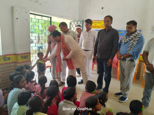 आरोग्य भारती द्वारा जागरुक करते बच्चों को आरोग्य भारती द्वारा जागरुक करते बच्चों को