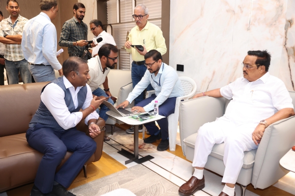 जनगणना में भाग लेते हुए केंद्रीय जल शक्ति मंत्री सी आर पाटिल जनगणना में भाग लेते हुए केंद्रीय जल शक्ति मंत्री सी आर पाटिल