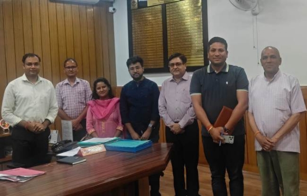 अभियान के शुभारंभ पर माैजूद अधिकारी। अभियान के शुभारंभ पर माैजूद अधिकारी।