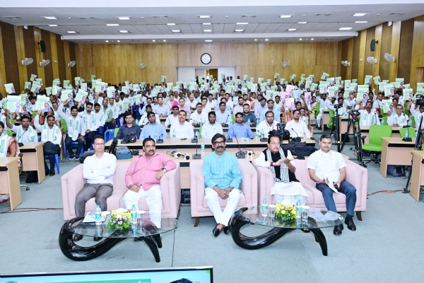 मुख्यमंत्री सहित अन्य मुख्यमंत्री सहित अन्य