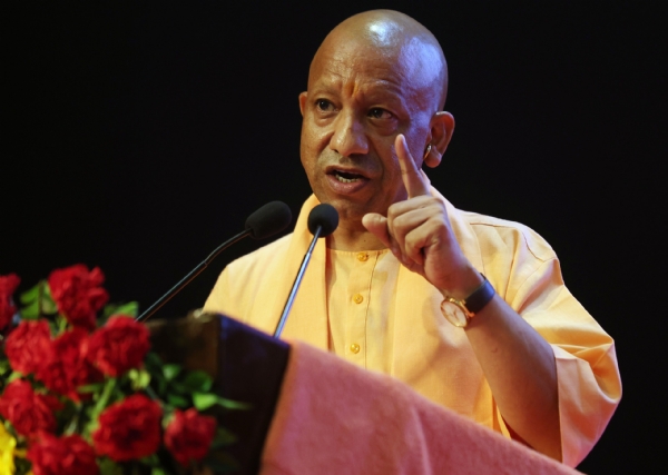 लोकभवन में नवचयनित अभ्यर्थियों को संबोधित करते हुए मुख्यमंत्री योगी