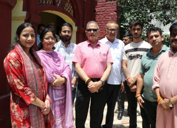 राज्यपाल कविन्द्र गुप्ता जम्मू दौरे के दौरान एक कार्यक्रम में।