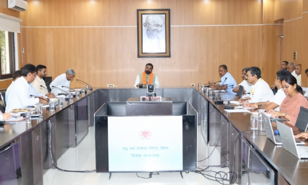 मुख्यमंत्री ने लघु जल संसाधन विभाग को राजकीय नलकूपों के रख-रखाव एवं संचालन सौंपने का दिया  निर्देश