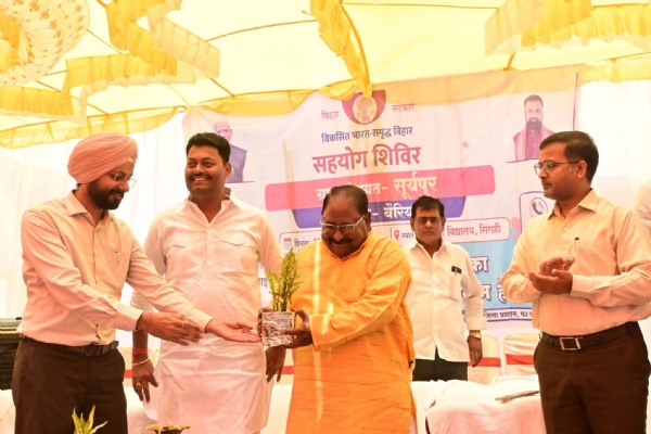 ग्रामीणों की समस्याओं का पंचायत स्तर पर ही होगा त्वरित गति से समाधान - प्रभारी मंत्री ग्रामीणों की समस्याओं का पंचायत स्तर पर ही होगा त्वरित गति से समाधान - प्रभारी मंत्री