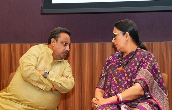 राष्ट्रीय व्यापारी नेता सम्मेलन 2026 को संबोधित करते स्मृति ईरानी एवं प्रवीण खंडेलवाल राष्ट्रीय व्यापारी नेता सम्मेलन 2026 को संबोधित करते स्मृति ईरानी एवं प्रवीण खंडेलवाल