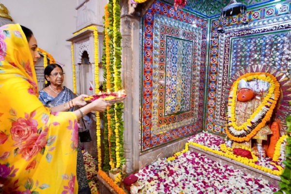 उपमुख्यमंत्री दीया कुमारी ने भगवान श्री गणेश पाटोत्सव में की पूजा-अर्चना, प्रदेशवासियों की सुख-समृद्धि की कामना उपमुख्यमंत्री दीया कुमारी ने भगवान श्री गणेश पाटोत्सव में की पूजा-अर्चना, प्रदेशवासियों की सुख-समृद्धि की कामना
