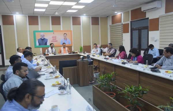 खनन परियोजनाओं की प्रगति का आकलन करते जी. किशन रेड्डी और भजन लाल शर्मा खनन परियोजनाओं की प्रगति का आकलन करते जी. किशन रेड्डी और भजन लाल शर्मा