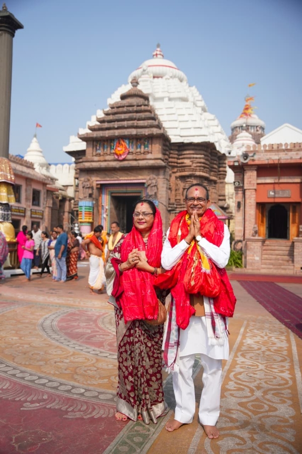 शिवराज सिंह चौहान ने पुरी में महाप्रभु श्री जगन्नाथ जी के दर्शन किए शिवराज सिंह चौहान ने पुरी में महाप्रभु श्री जगन्नाथ जी के दर्शन किए