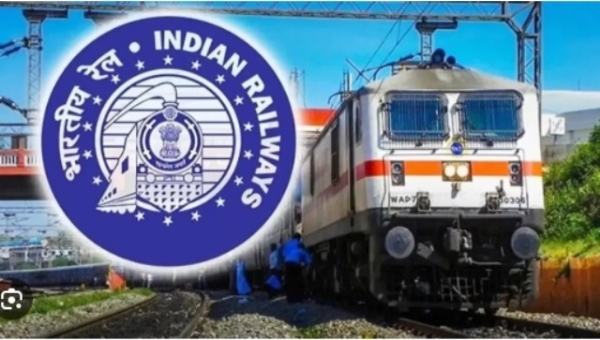 भारतीय रेलवे का लोगो और ट्रेन का प्रतिकात्मक चित्र (फाइल फोटो) भारतीय रेलवे का लोगो और ट्रेन का प्रतिकात्मक चित्र (फाइल फोटो)