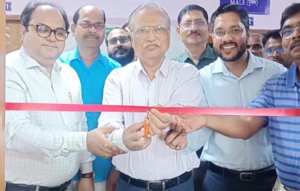 लैब का शुभारंभ करते