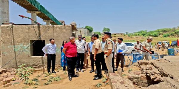 सीईसी-सदस्यः गोयलः धौलपुर-नगरं प्राप्तवान्, सिकता-खननस्य निरीक्षणं कृतवान्