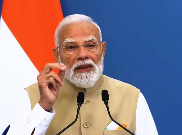 प्रधानमंत्री नरेन्द्र मोदी बुधवार को रोम में प्रेस वक्तव्य देते हुए प्रधानमंत्री नरेन्द्र मोदी बुधवार को रोम में प्रेस वक्तव्य देते हुए