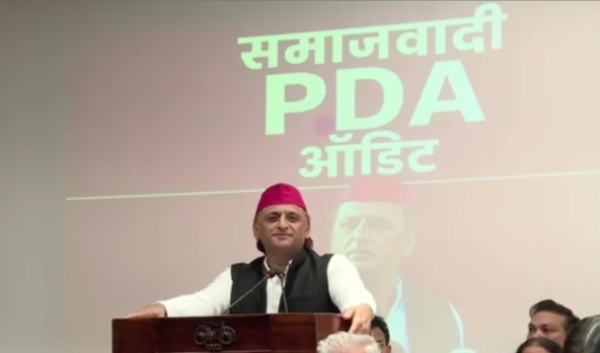 सपा अध्यक्ष अखिलेश यादव बोलते हुए सपा अध्यक्ष अखिलेश यादव बोलते हुए
