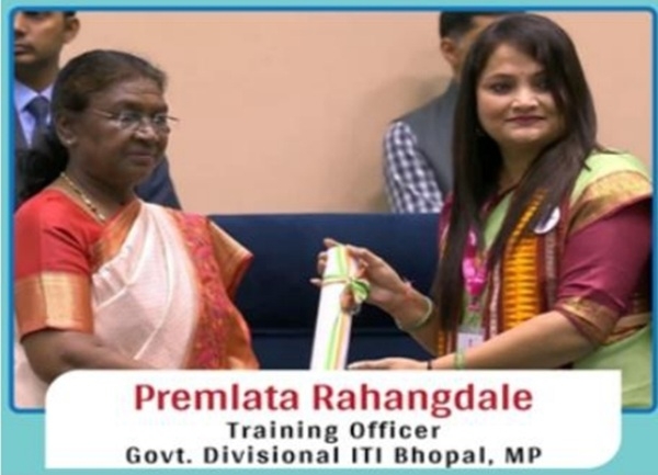 प्रेमलता रहांगडाले को सम्मानित करती हुईं राष्ट्रपति द्रोपदी मुर्मु (फाइल फोटो) प्रेमलता रहांगडाले को सम्मानित करती हुईं राष्ट्रपति द्रोपदी मुर्मु (फाइल फोटो)