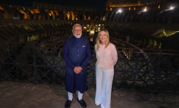 रोम में इटली की प्रधानमंत्री जॉर्जिया मेलोनी के साथ डिनर पर मुलाकात करते प्रधानमंत्री नरेन्द्र मोदी।