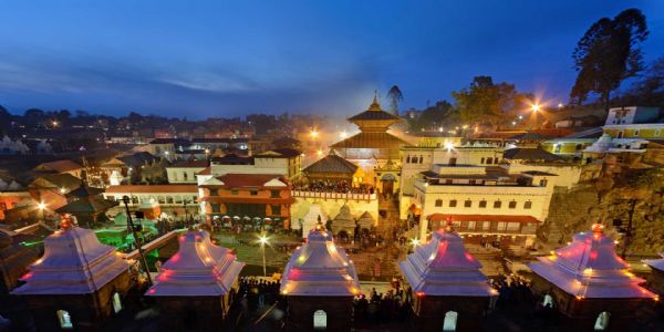 भारतस्य गृहमन्त्रिणा अमित-शाहेन पशुपतिनाथ-मन्दिरे चत्वारिंशत्-किलोग्राम-परिमितं चन्दन-काष्ठम् अर्पितम्