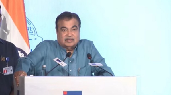 नई दिल्ली में अमेरिकन चैंबर ऑफ कॉमर्स इन इंडिया (एमचैम) के वार्षिक नेतृत्व सम्मेलन को संबोधित करते केंद्रीय सड़क परिवहन एवं राजमार्ग मंत्री नितिन गडकरी।