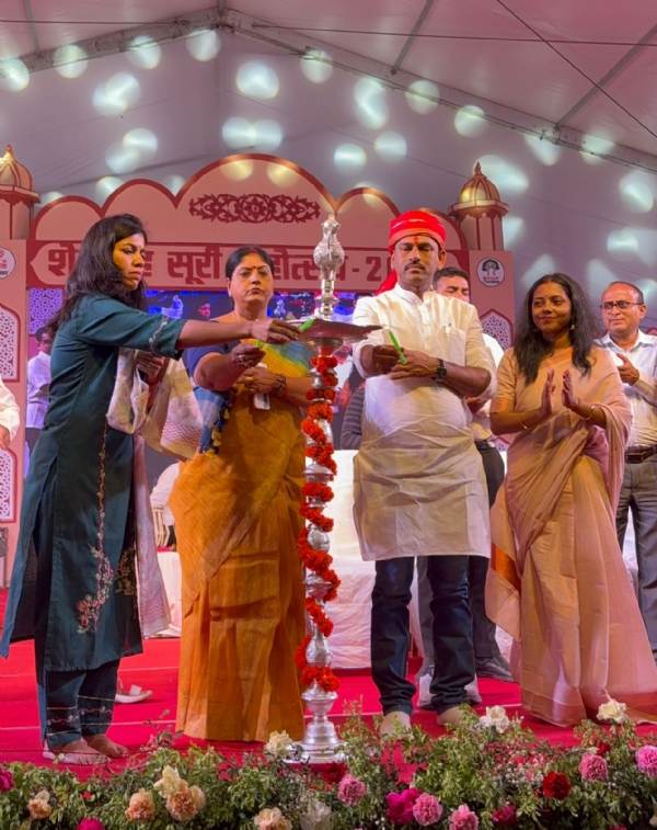 शेरशाह महोत्सव का उद्घाटन करते डेहरी विधायक, डीएम व अन्य शेरशाह महोत्सव का उद्घाटन करते डेहरी विधायक, डीएम व अन्य