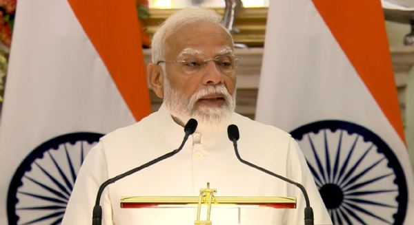 प्रधानमंत्री नरेन्द्र मोदी शुक्रवार को प्रेस को संबोधित करते हुए प्रधानमंत्री नरेन्द्र मोदी शुक्रवार को प्रेस को संबोधित करते हुए