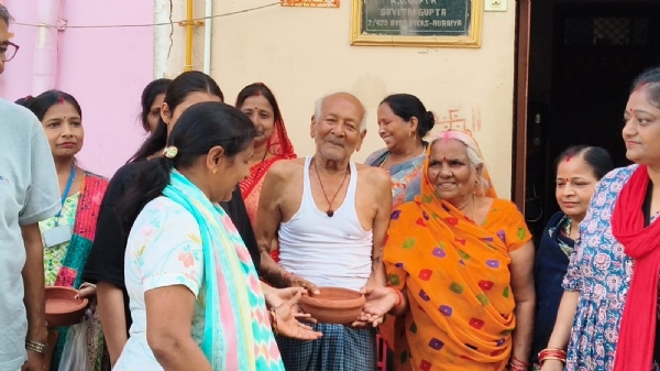 भीषण गर्मी में पक्षियों के लिए बना सहारा, “एक विचित्र पहल” की महिला शाखा तुलसी ने चलाया जल संरक्षण अभियान भीषण गर्मी में पक्षियों के लिए बना सहारा, “एक विचित्र पहल” की महिला शाखा तुलसी ने चलाया जल संरक्षण अभियान