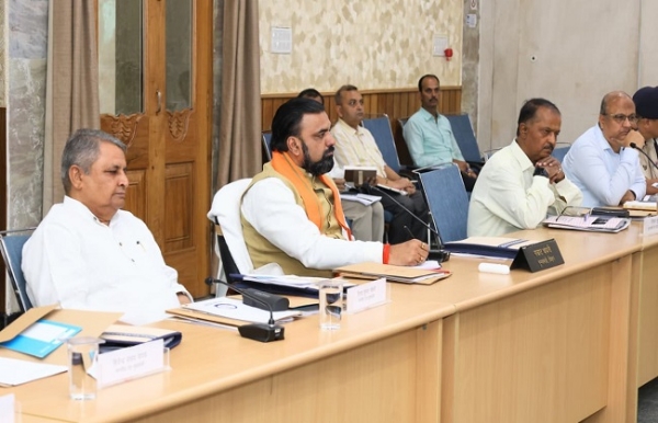 श्रावणी मेला-2026 की तैयारियों की समीक्षा बैठक करते हुए मुख्यमंत्री सम्राट चौधरी श्रावणी मेला-2026 की तैयारियों की समीक्षा बैठक करते हुए मुख्यमंत्री सम्राट चौधरी
