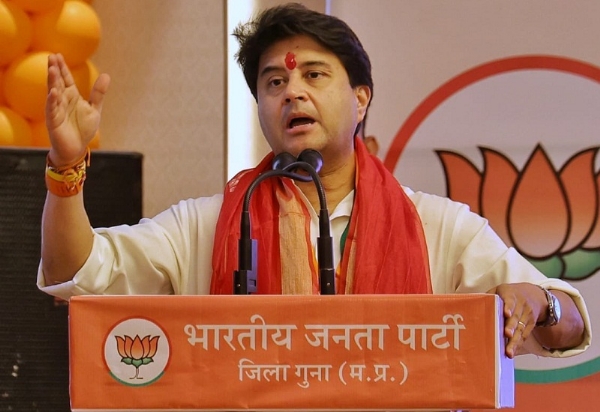 शिवपुरी में पंडित दीनदयाल उपाध्याय प्रशिक्षण को संबोधित करते हुए सिंधिया शिवपुरी में पंडित दीनदयाल उपाध्याय प्रशिक्षण को संबोधित करते हुए सिंधिया