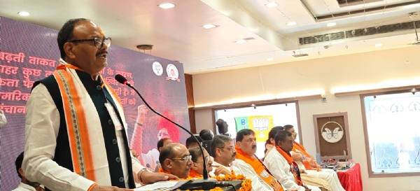 व्हाइट हाउस मुरादाबाद में भाजपा मुरादाबाद महानगर के दो दिवसीय जिला प्रशिक्षण वर्ग के समापन सत्र को संबोधित करते उपमुख्यमंत्री बृजेश पाठक। व्हाइट हाउस मुरादाबाद में भाजपा मुरादाबाद महानगर के दो दिवसीय जिला प्रशिक्षण वर्ग के समापन सत्र को संबोधित करते उपमुख्यमंत्री बृजेश पाठक।