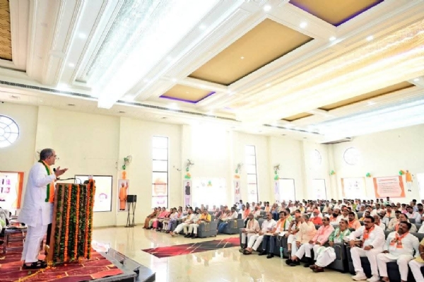 दिव्यांश वेंकट हॉल, कांठ मुरादाबाद में भाजपा जिला इकाई के जिला प्रशिक्षण वर्ग के समापन सत्र को संबोधित करते कैबिनेट मंत्री चौधरी भूपेंद्र सिंह। दिव्यांश वेंकट हॉल, कांठ मुरादाबाद में भाजपा जिला इकाई के जिला प्रशिक्षण वर्ग के समापन सत्र को संबोधित करते कैबिनेट मंत्री चौधरी भूपेंद्र सिंह।