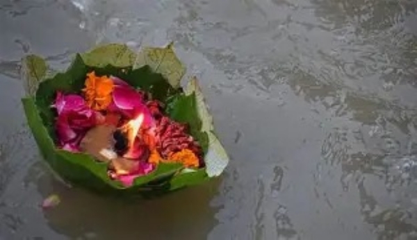 गंगा पूजन से जुड़ी तस्वीर गंगा पूजन से जुड़ी तस्वीर