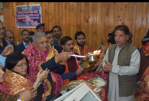 मुख्य चुनाव आयुक्त ज्ञानेश कुमार यमुनोत्री धाम में दर्शन करते हुए। मुख्य चुनाव आयुक्त ज्ञानेश कुमार यमुनोत्री धाम में दर्शन करते हुए।
