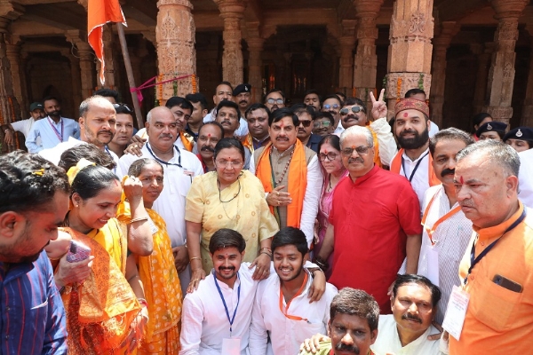 मुख्यमंत्री का भोजशाला धार में भोजशाला समिति के साथ सामूहिक चित्र मुख्यमंत्री का भोजशाला धार में भोजशाला समिति के साथ सामूहिक चित्र