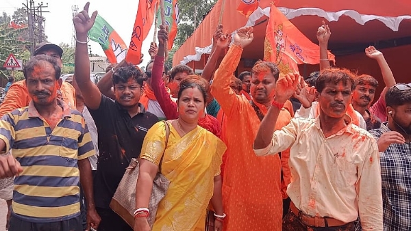 भाजपा की जीत का जश्न भाजपा की जीत का जश्न