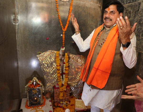 मुख्यमंत्री डॉ. मोहन यादव ने धार में भोजशाला मे पूजा अर्चना की मुख्यमंत्री डॉ. मोहन यादव ने धार में भोजशाला मे पूजा अर्चना की