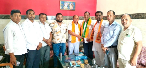 बैठक के दौरान भाजपा नेता बैठक के दौरान भाजपा नेता