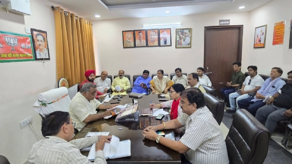 बैठक के दौरान लिया गया छायाचित्र