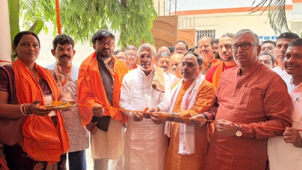 शिविर का उद्घाटन करते अतिथि